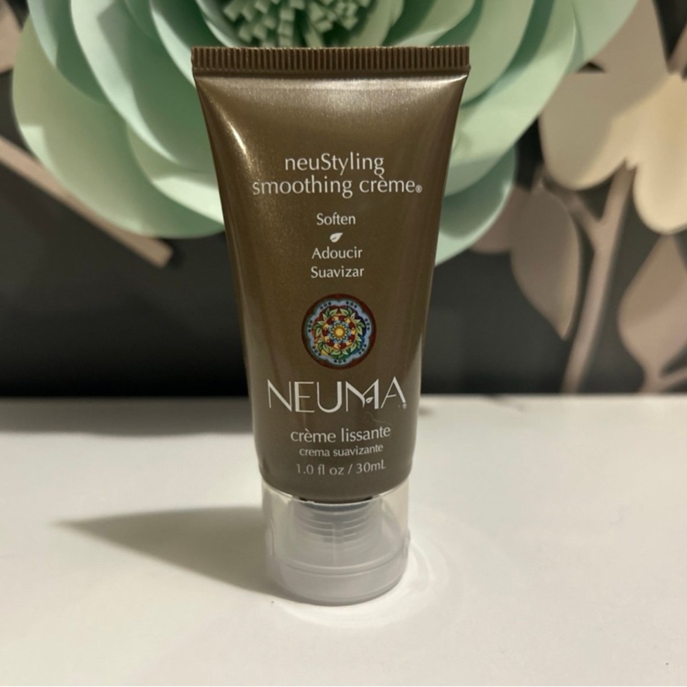 5️⃣Neuma NeuStyling Smoothing Crème Or 5 For 25